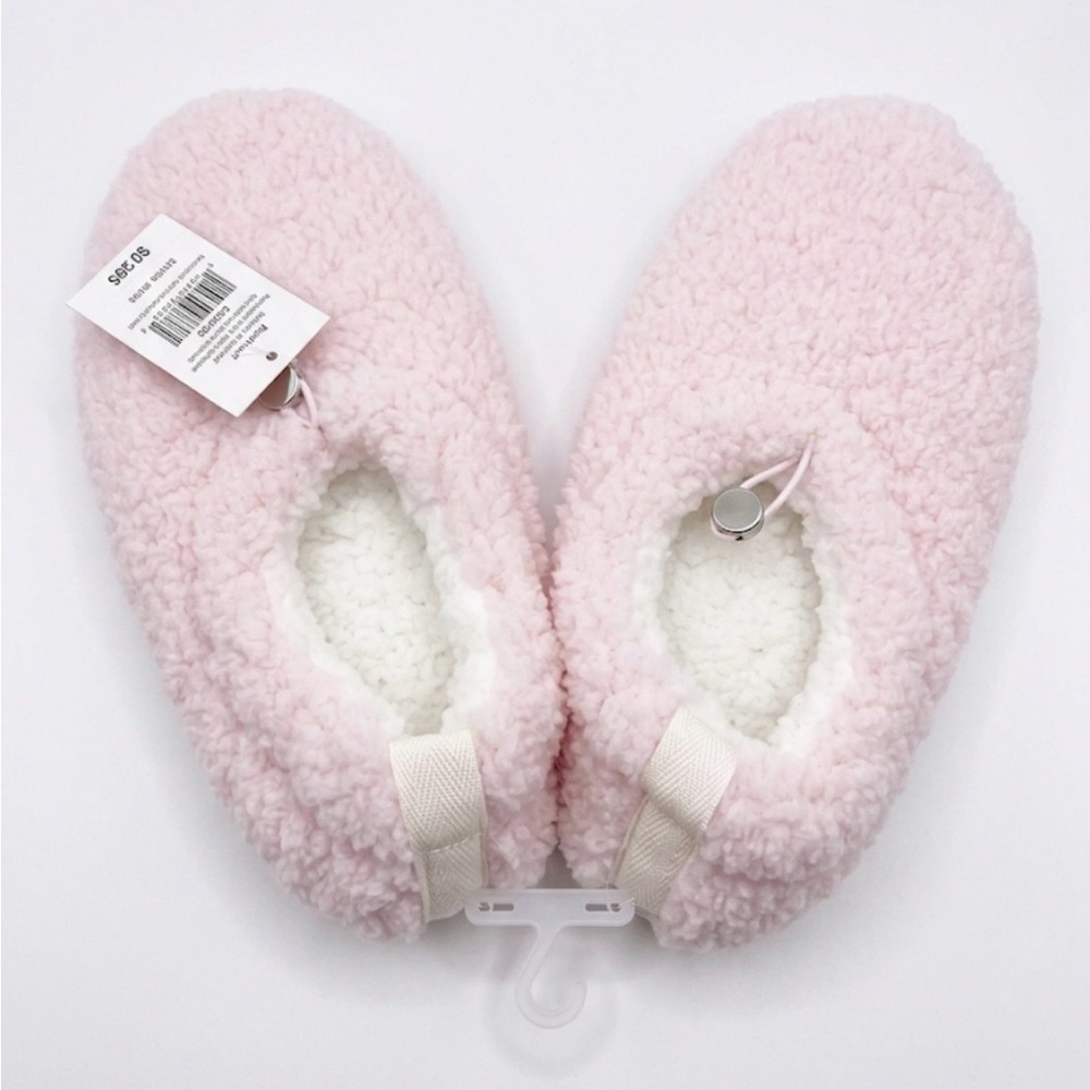 Cozy Pink Slippers Faux Sherpa - Women’s size Small 5-7